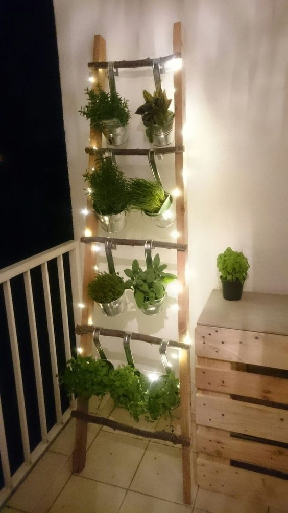 Une échelle lumineuse pour éclairer le balcon