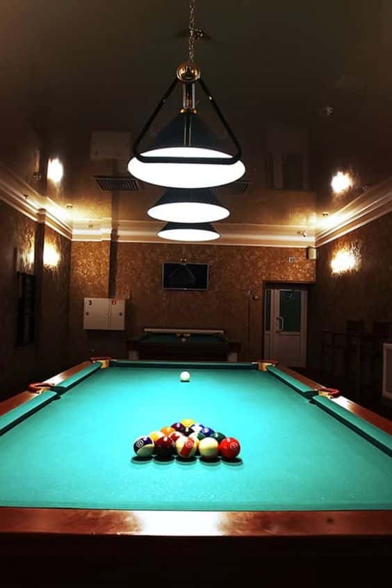 Un éclairage Qui Couvre Intégralement La Table De Billard