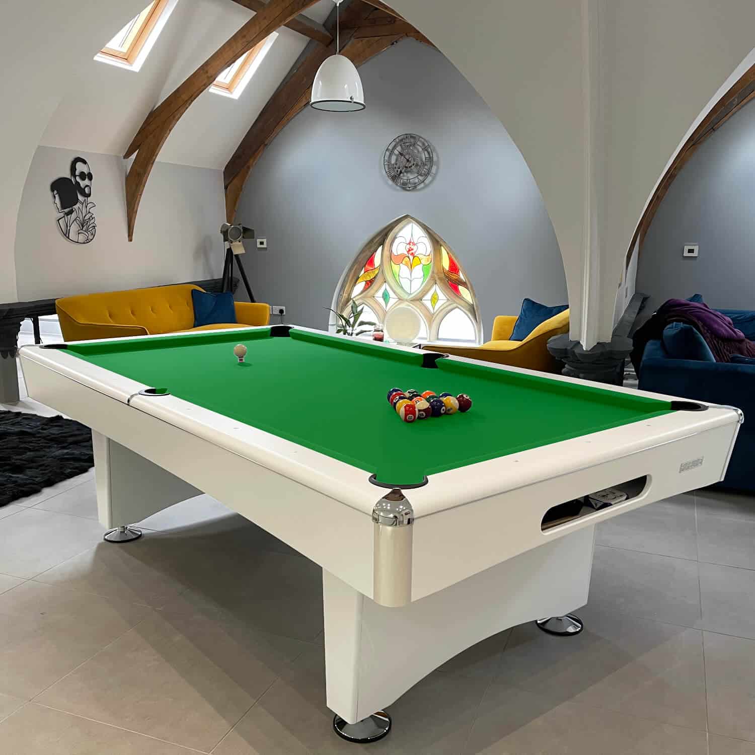 Une Salle De Billard Sous Les Combles