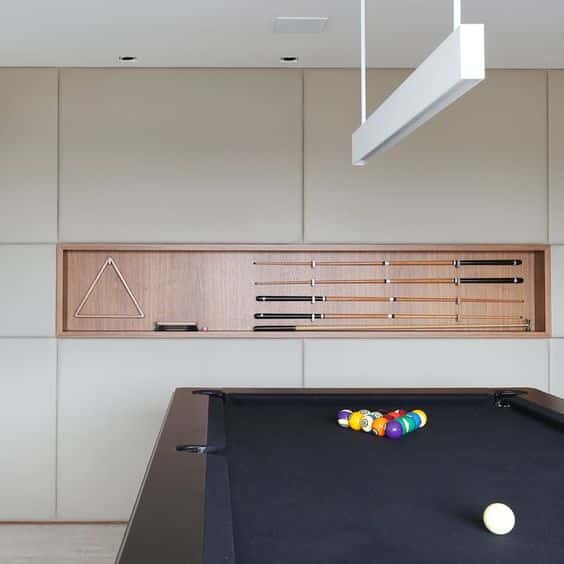 Les Rangements Muraux Option Classique Dans La Salle De Billard